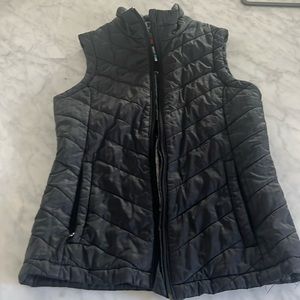 3/$30 Columbia Black Vest. EUC. Size XS. Please read description.